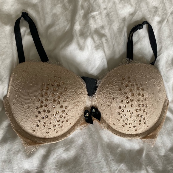 Victoria’s Secret Push-up Bra 32DD - Picture 1 of 4